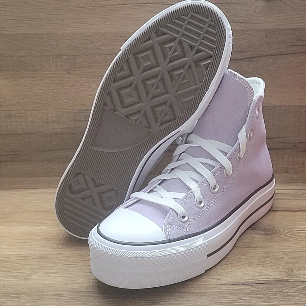 Converse Purple and White High-Top Sneakers Brand new in the box no lid authenti